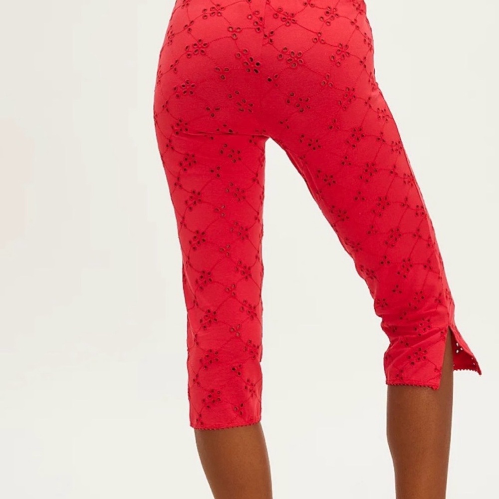 Free People Form-fitting, cropped length, mid-rise, cropped pant